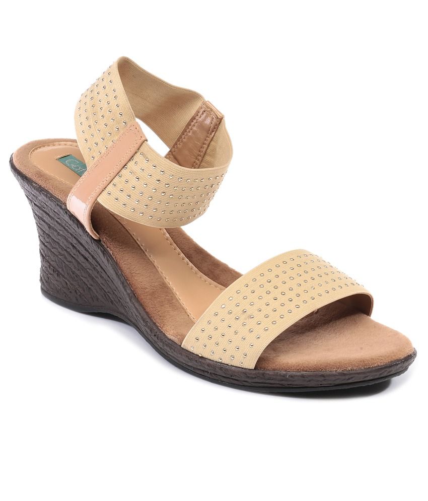 tan wedge sandals size 4