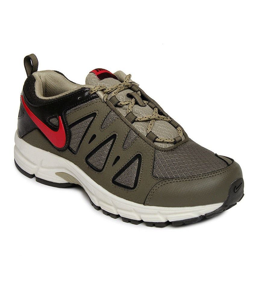 nike shoes with brown sole