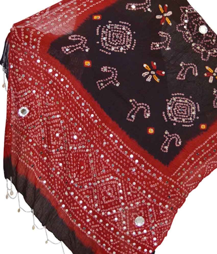 black maxi with red dupatta