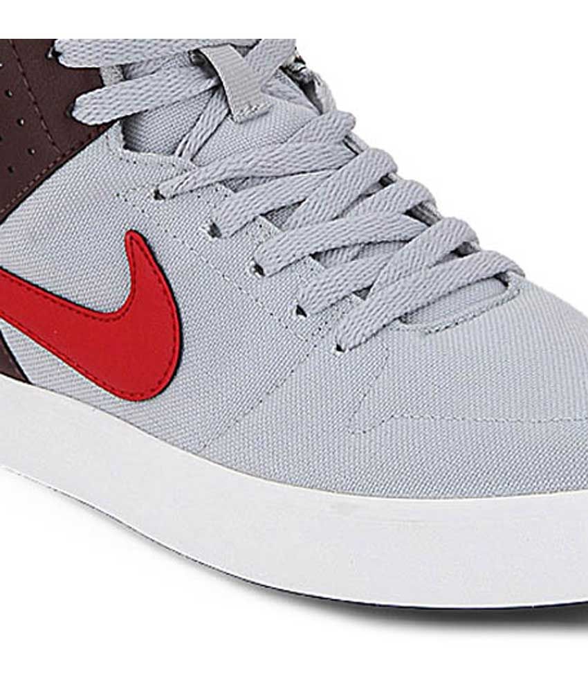 nike light gray shoes