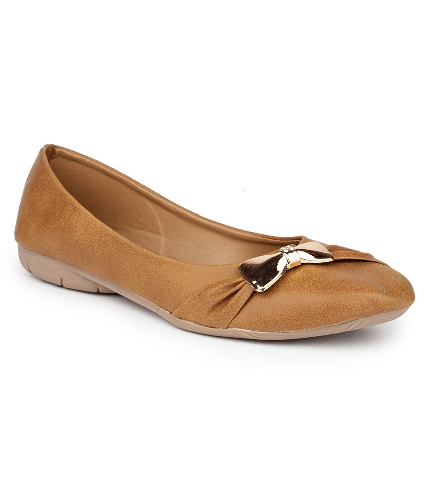 tan ballerinas