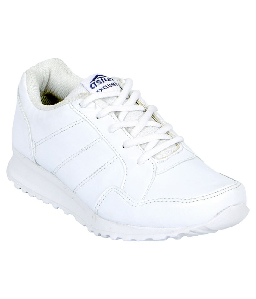 girls white sport shoes