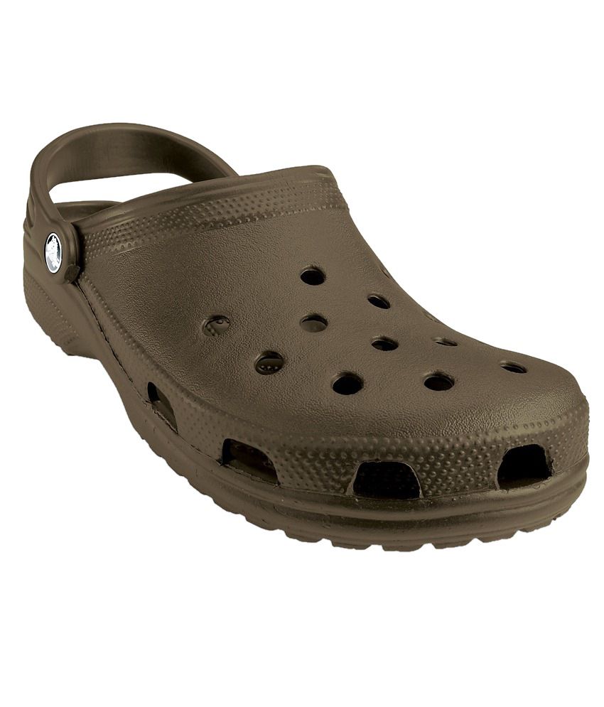 Crocs Roomy Fit Classic Clogs Price in India- Buy Crocs Roomy Fit ...