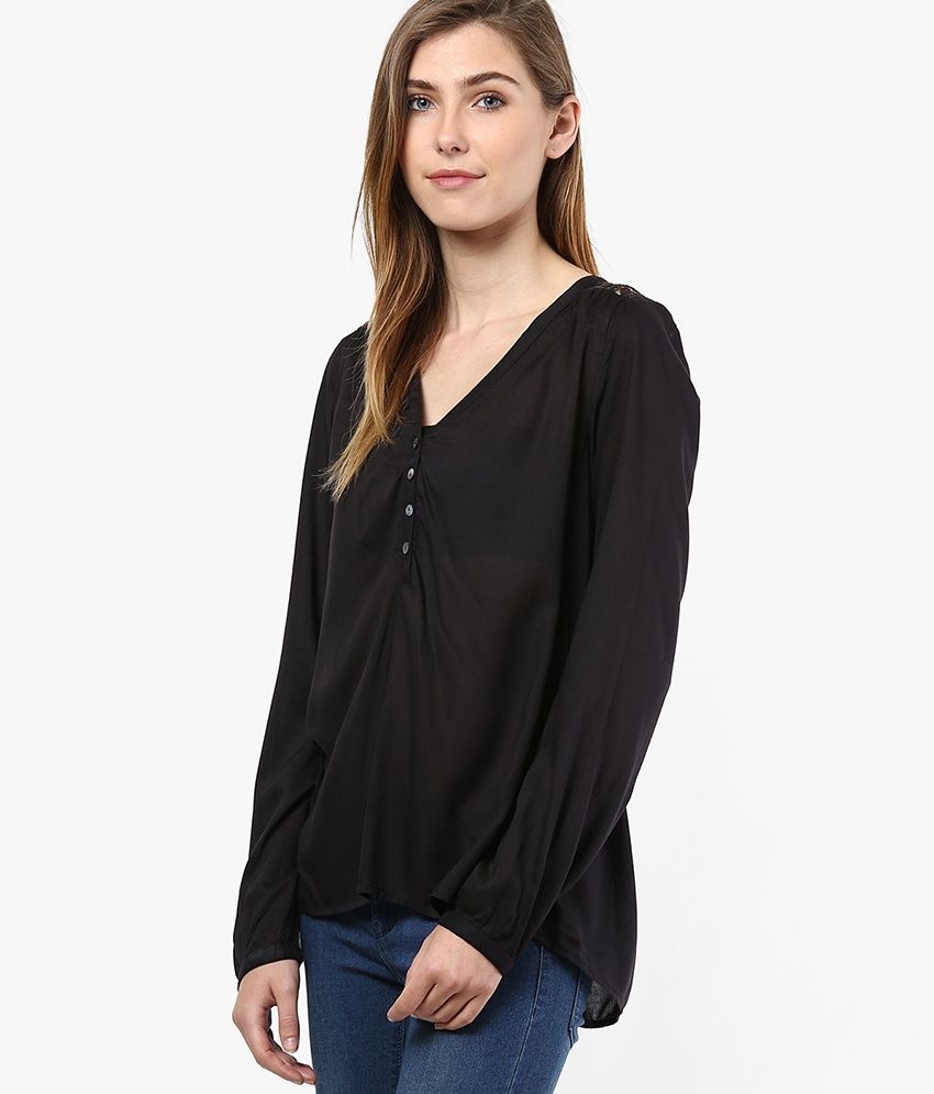 black v neck top
