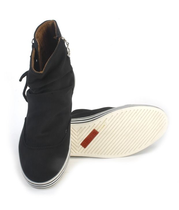 black ankle length sneakers