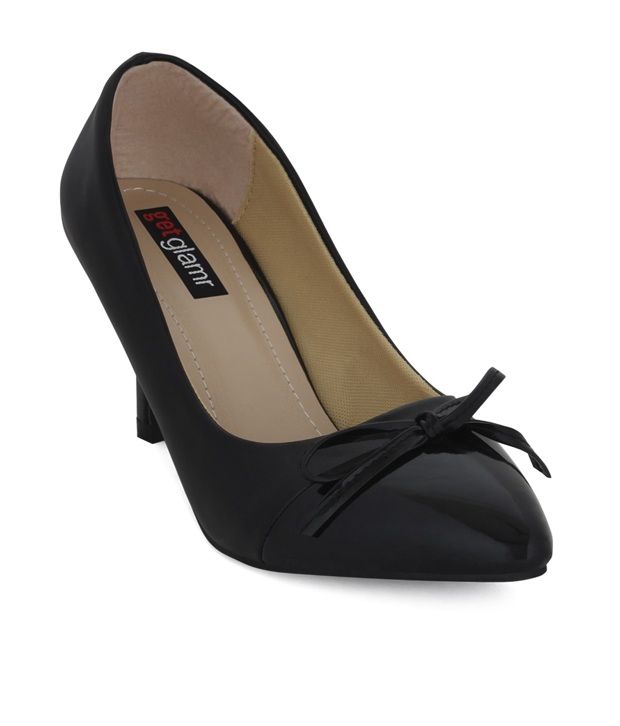 black pumps with bow in front