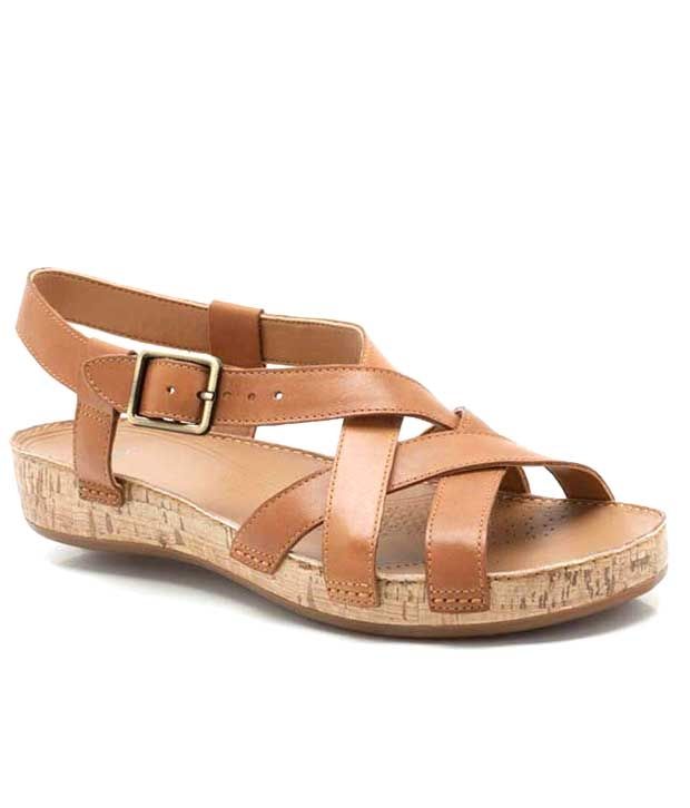 clarks tan sandals