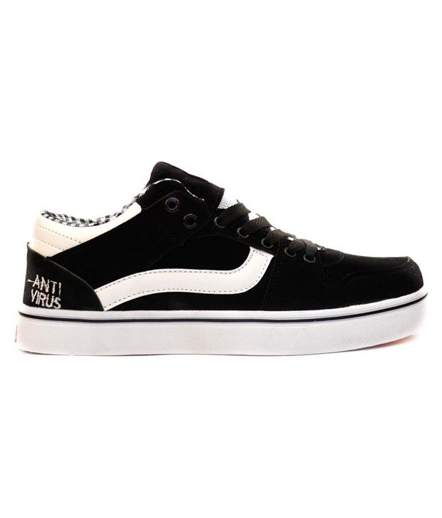 black and white trendy shoes