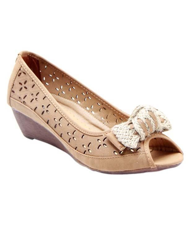 camel toe pumps