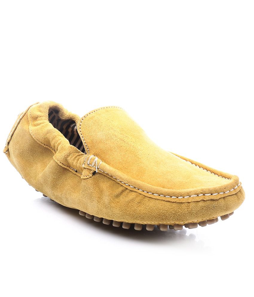mocas loafers