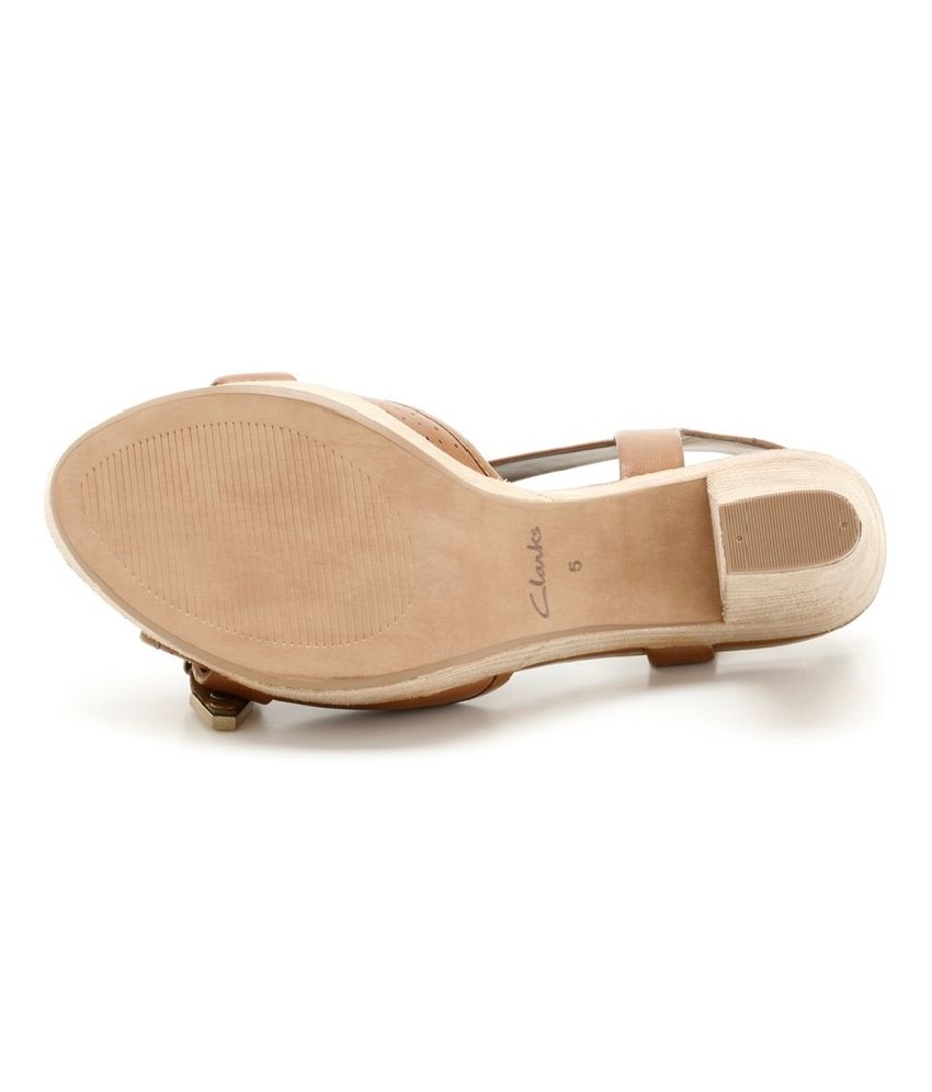 clarks tan sandals