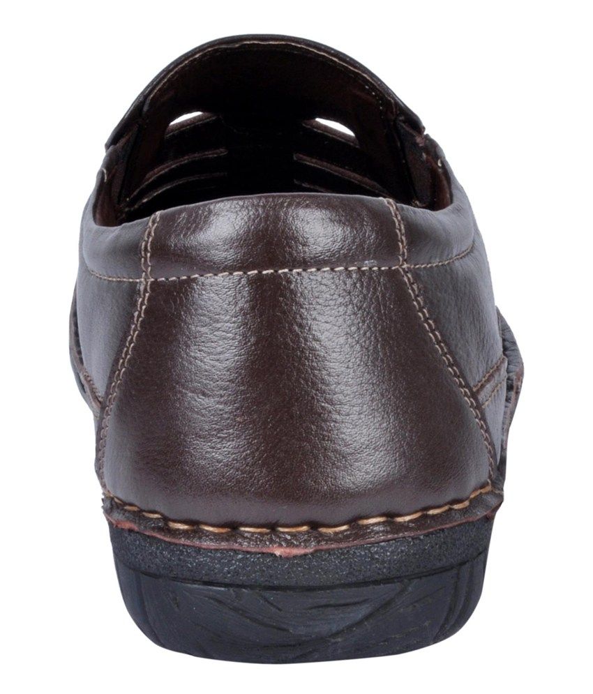 hitz leather chappals