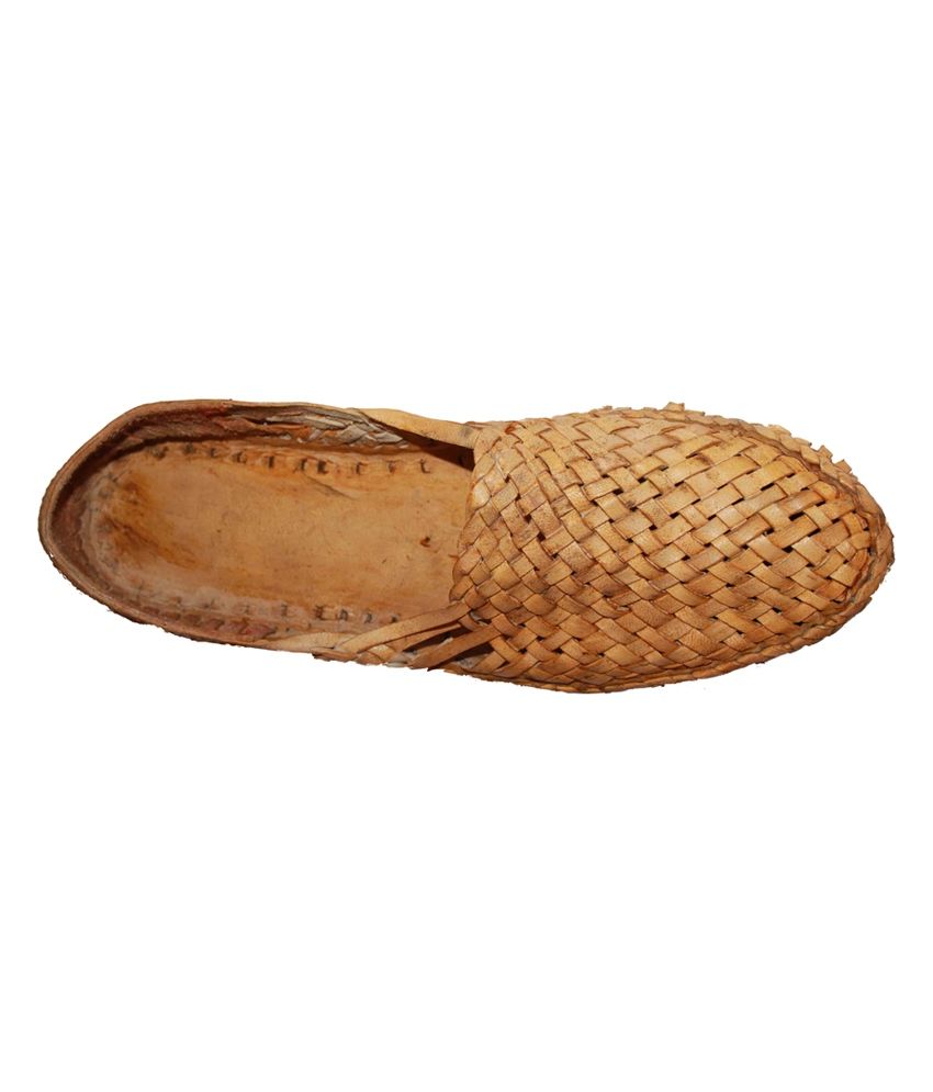 tan chappals