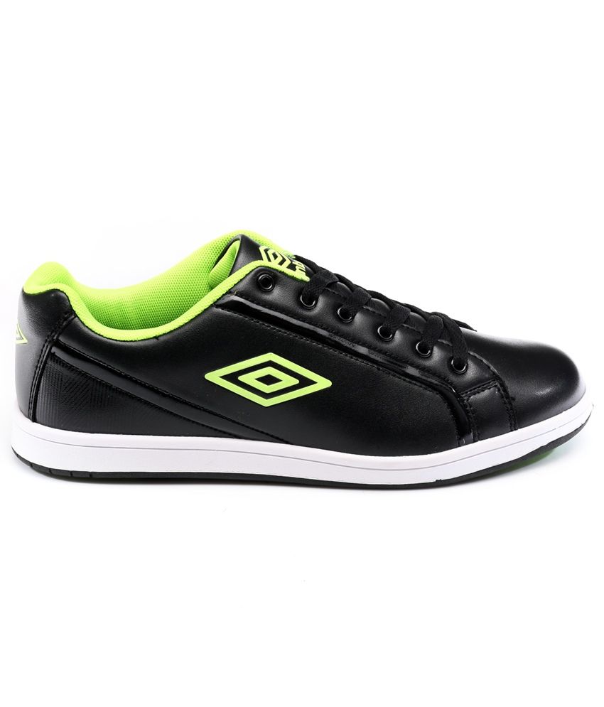 umbro shoes big bazaar