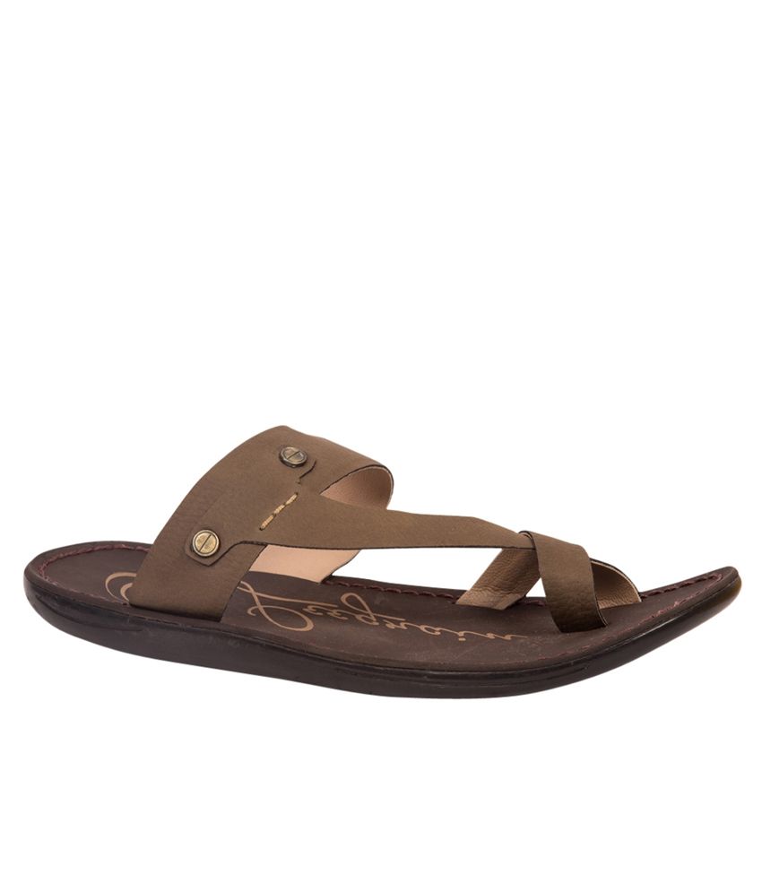 lee grain chappals price