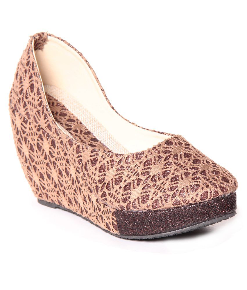wedge pumps brown