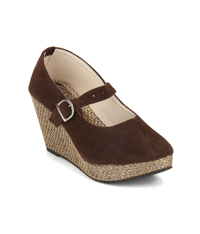 wedge pumps brown