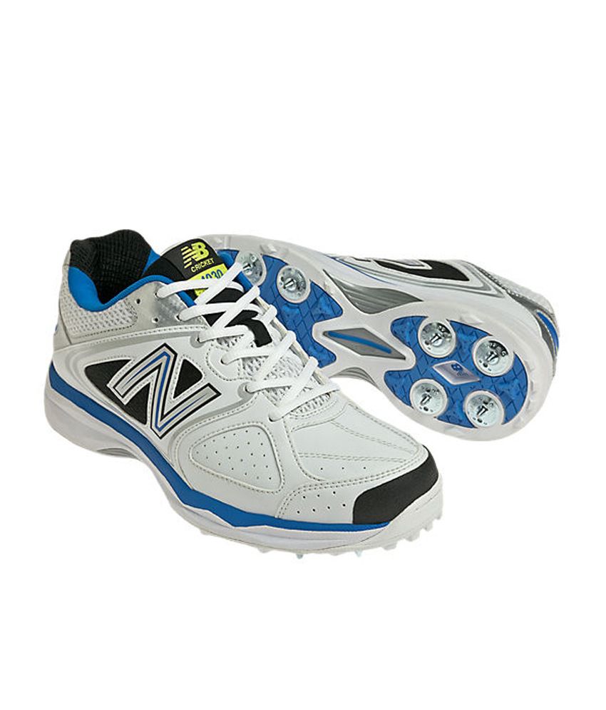 cricket shoes with removable spikes