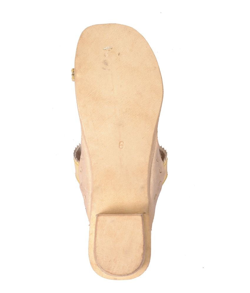 kolhapuri heel chappal
