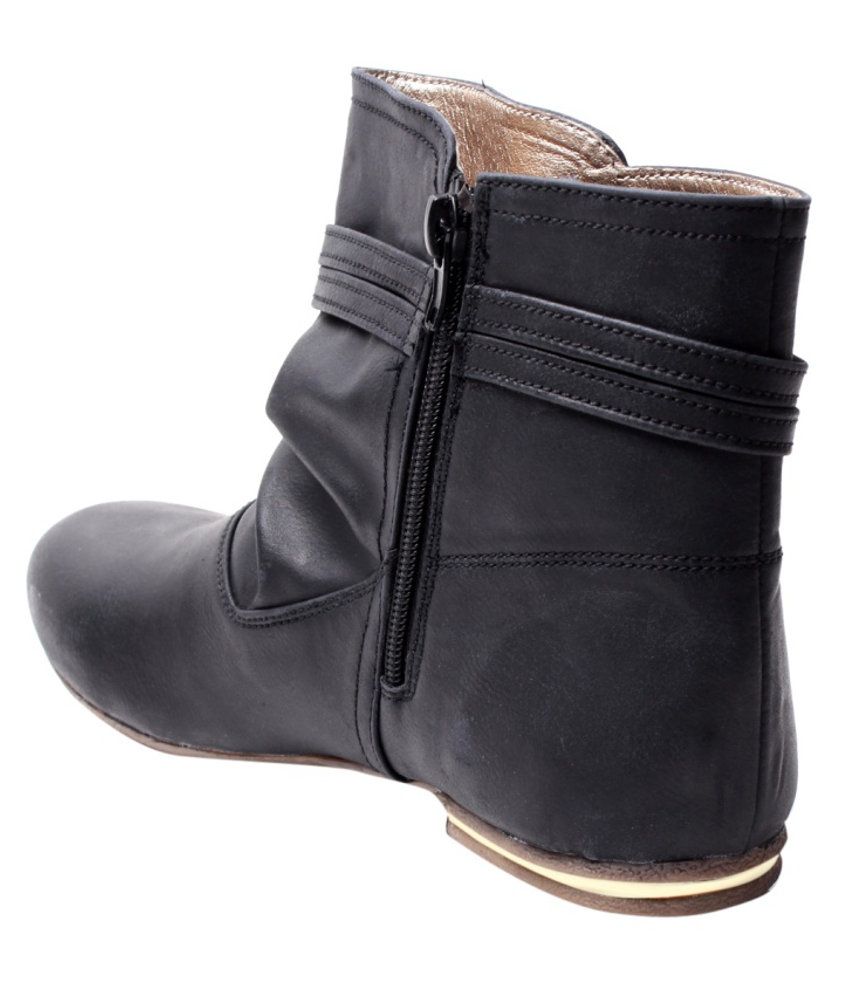 black flat boots size 3