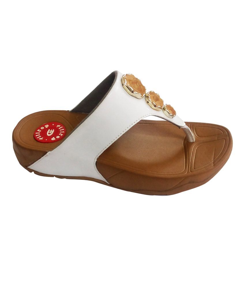 Filltop Stylish White Low Heel Flip Flops Price in India- Buy Filltop ...
