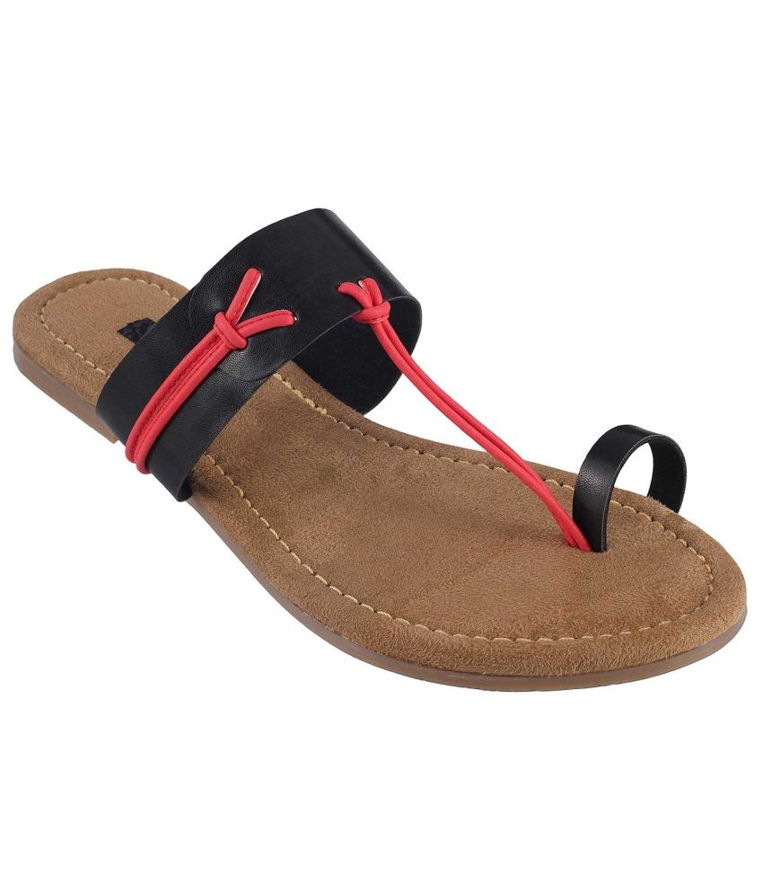 mochi black casual chappals