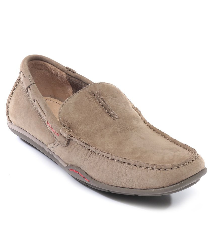 casual shoes brown