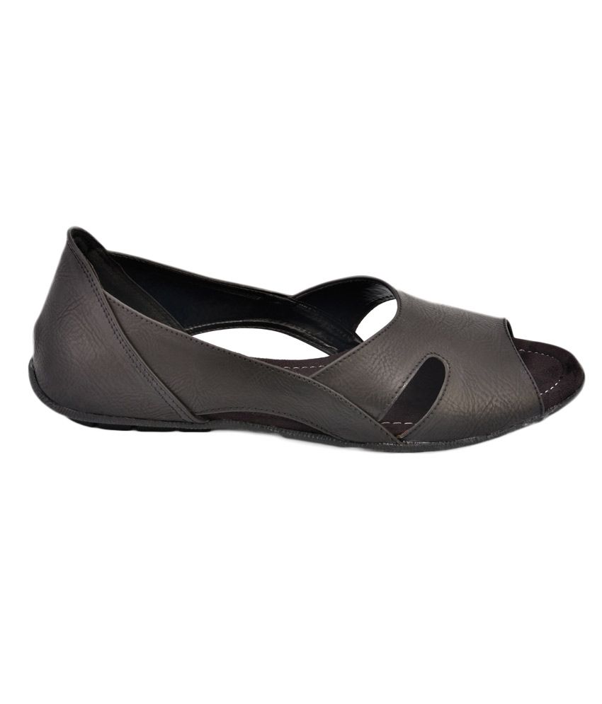 black low heel slip on sandals