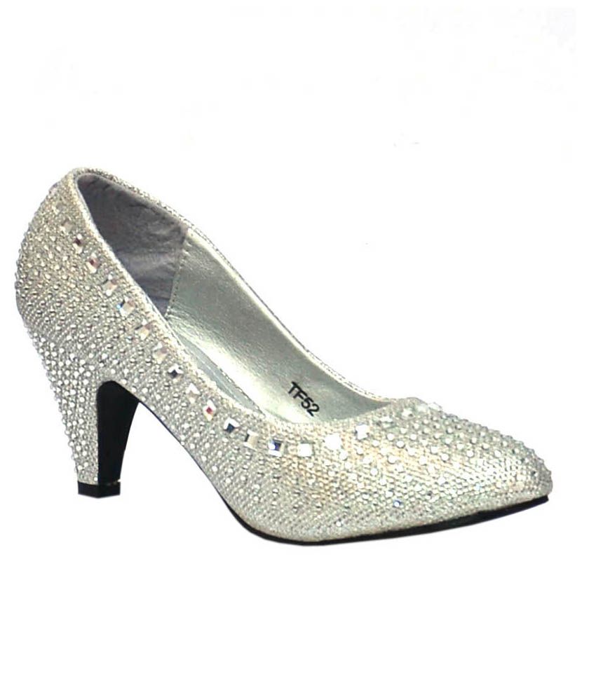pointed toe ballerinas