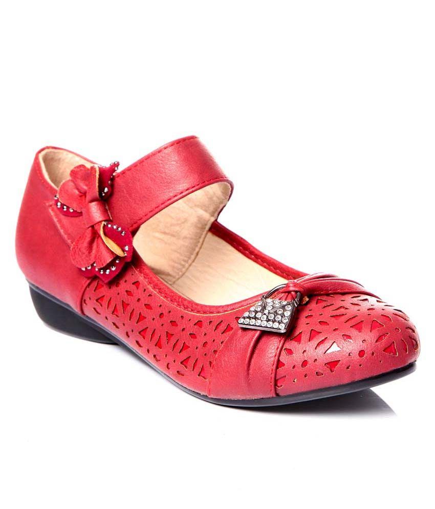 pointed toe ballerinas