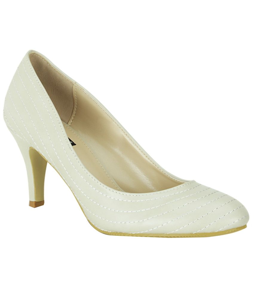 basic white pumps