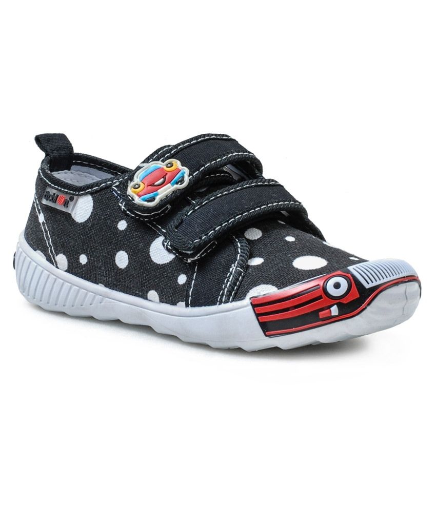 kids black sports shoes