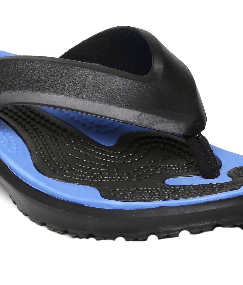 Crocs Black and Blue Croslite Flip Flops Price in India- Buy Crocs Black and Blue Croslite Flip 