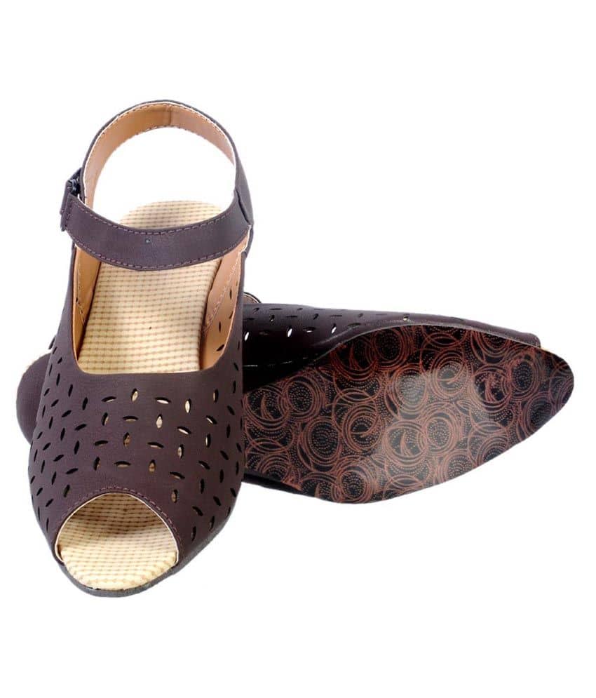 women's brown heeled sandals