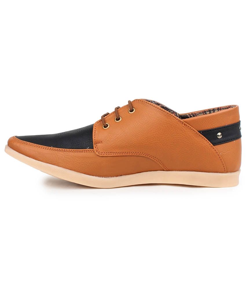 tan canvas shoes