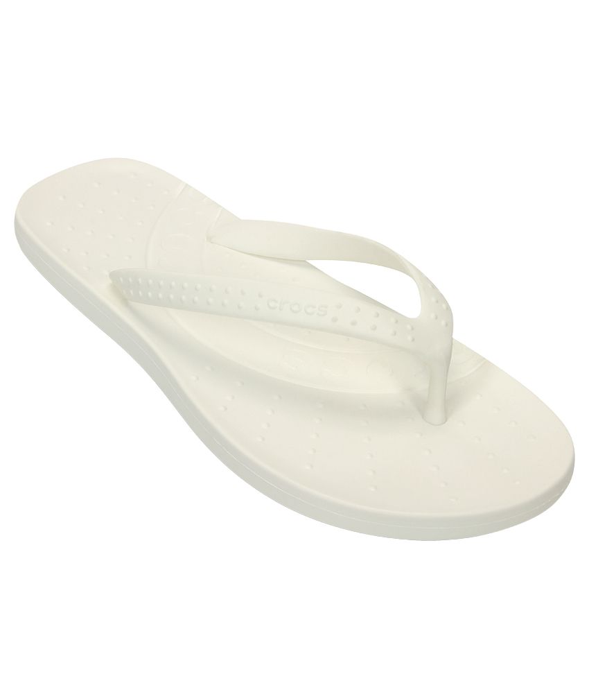 Crocs White Relaxed Fit Flip Flops Price in India- Buy Crocs White ...