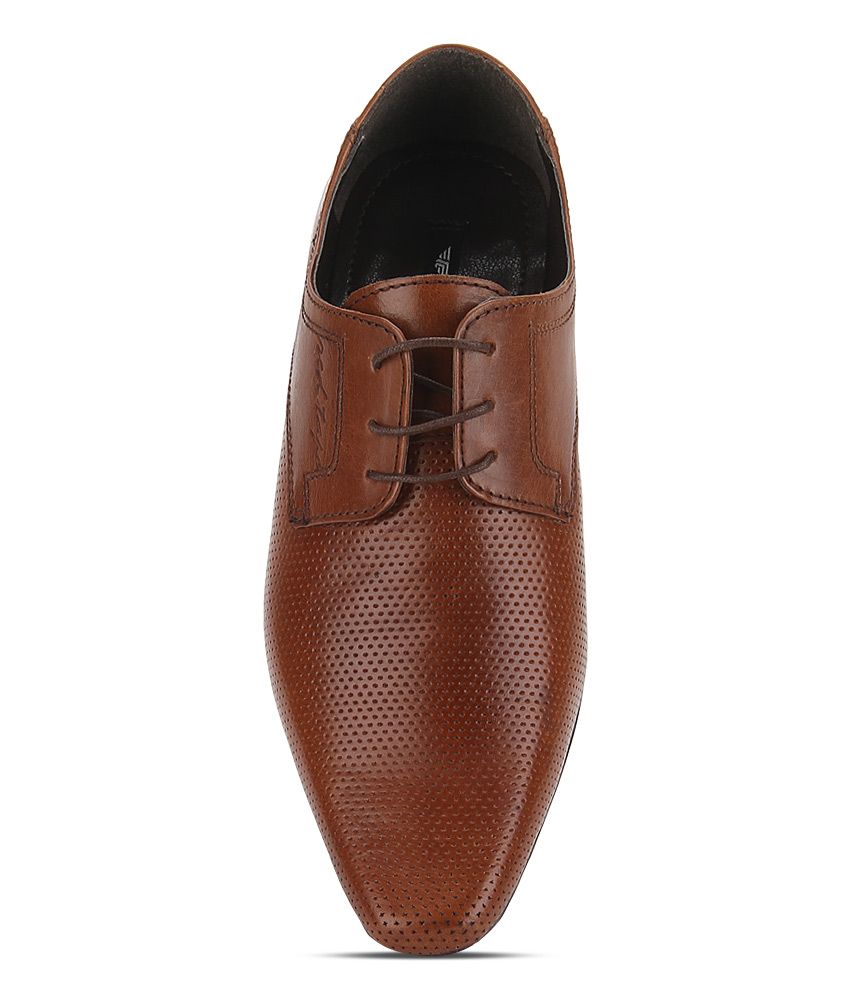 red tape tan shoes