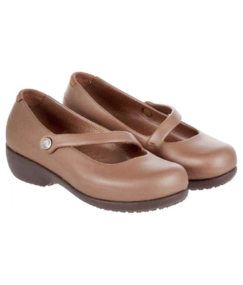 crocs brown sandals