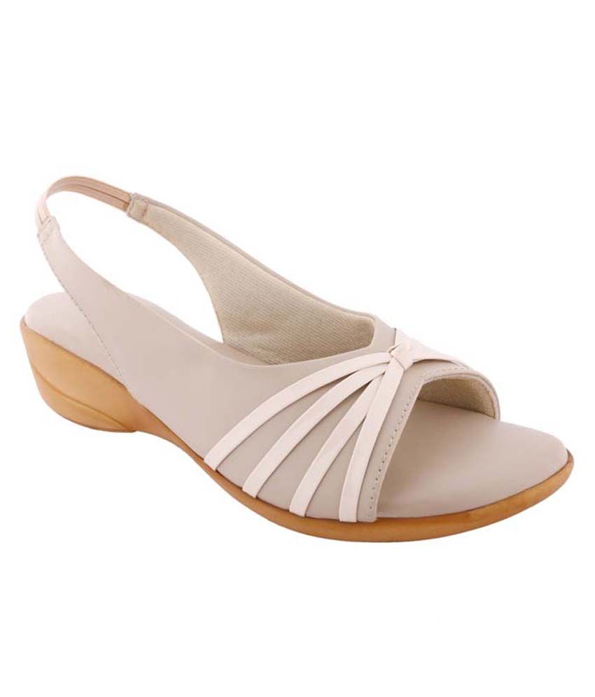 womens beige wedge heels