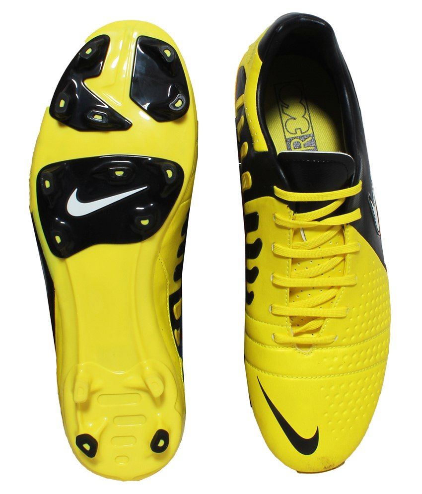 football boots snapdeal