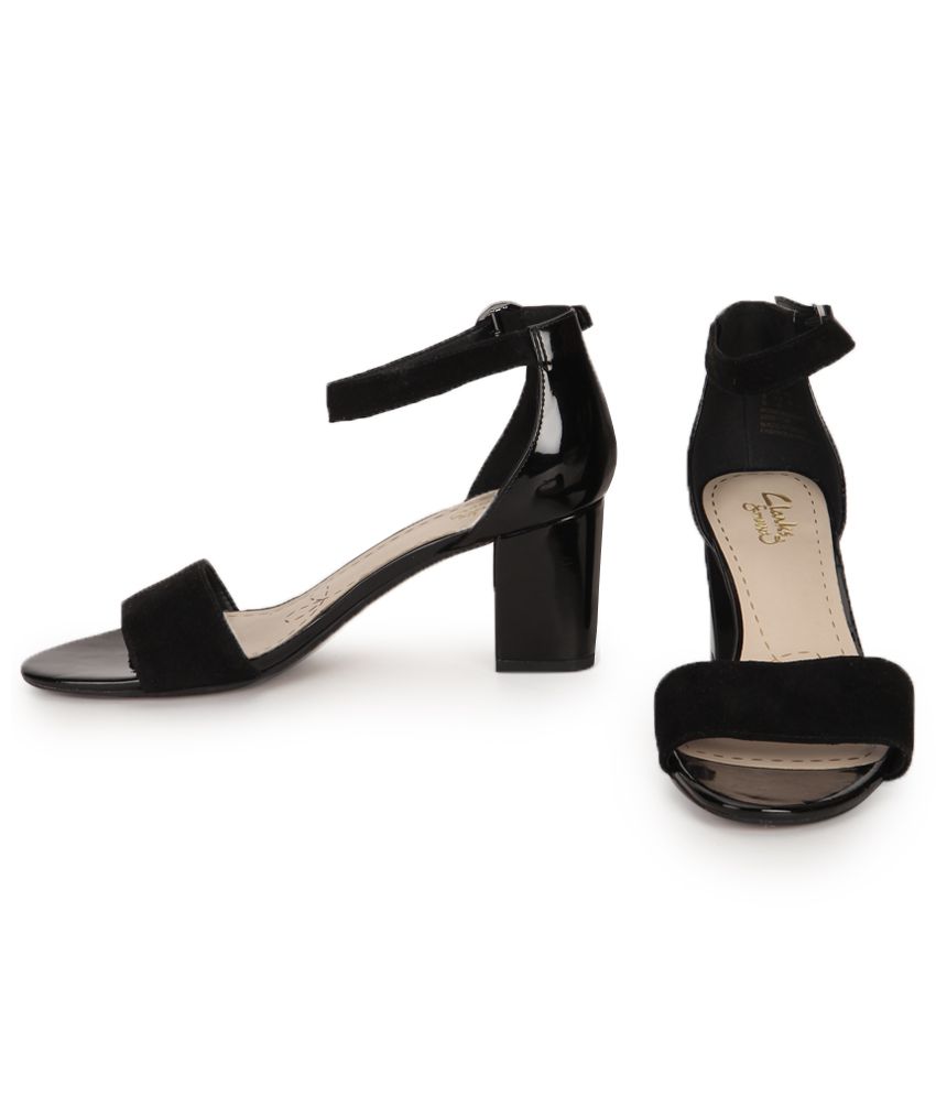 clarks black heeled sandals