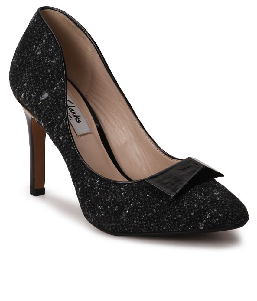 clarks small heel shoes