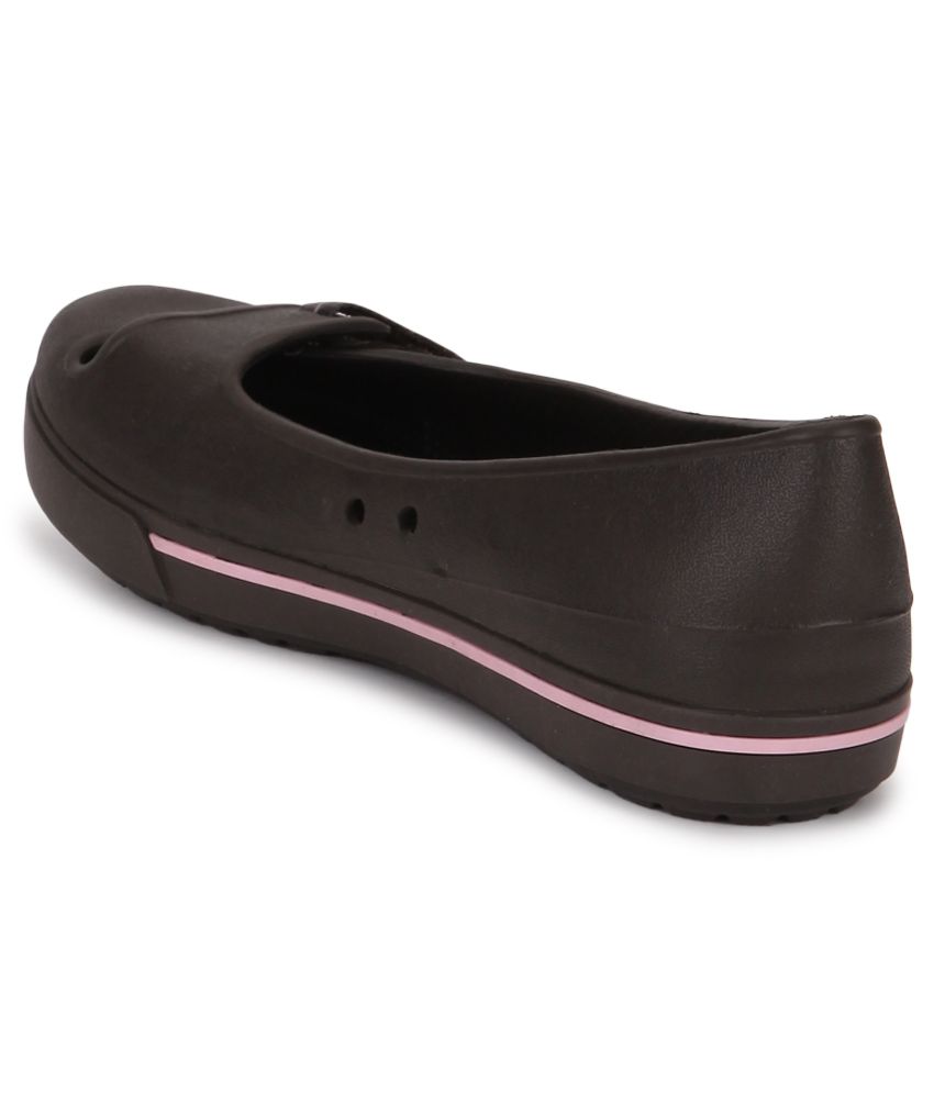 Crocs Brown Casual Shoes Relaxed Fit Price in India Buy Crocs Brown