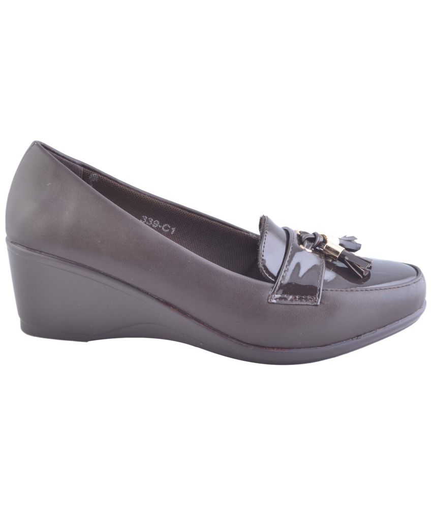 wide width brown wedges