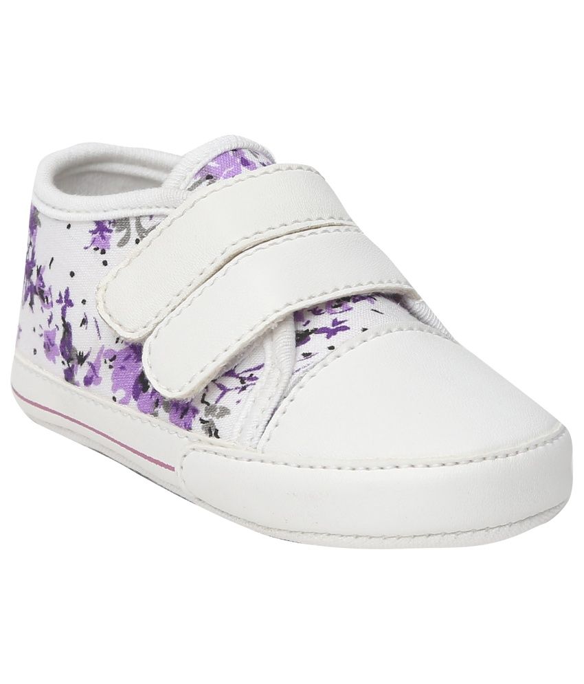 infant white canvas shoes