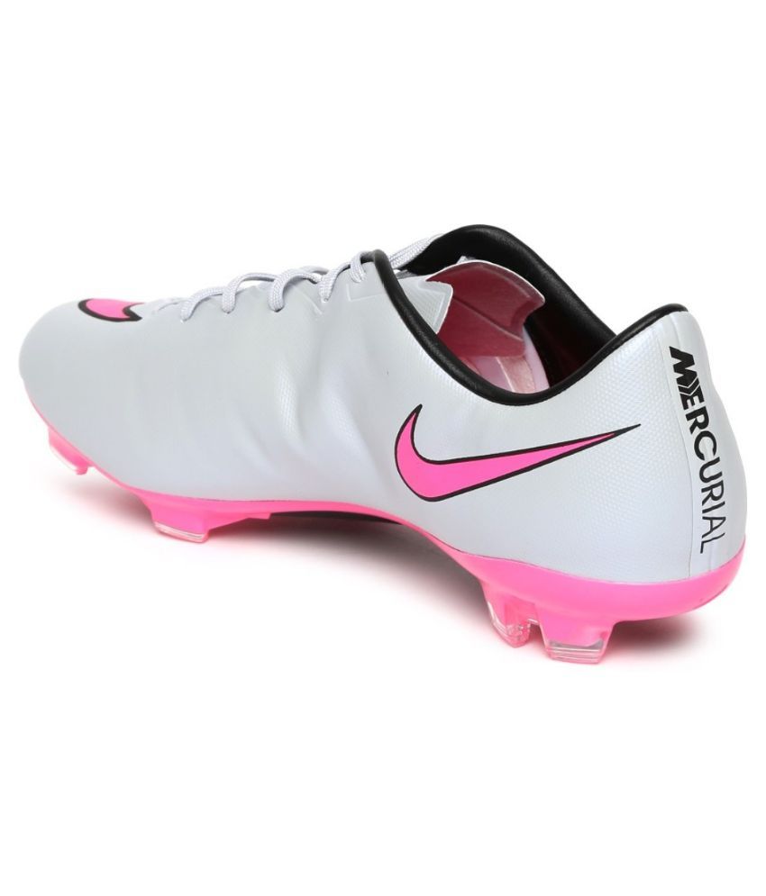 nike pink football shoes