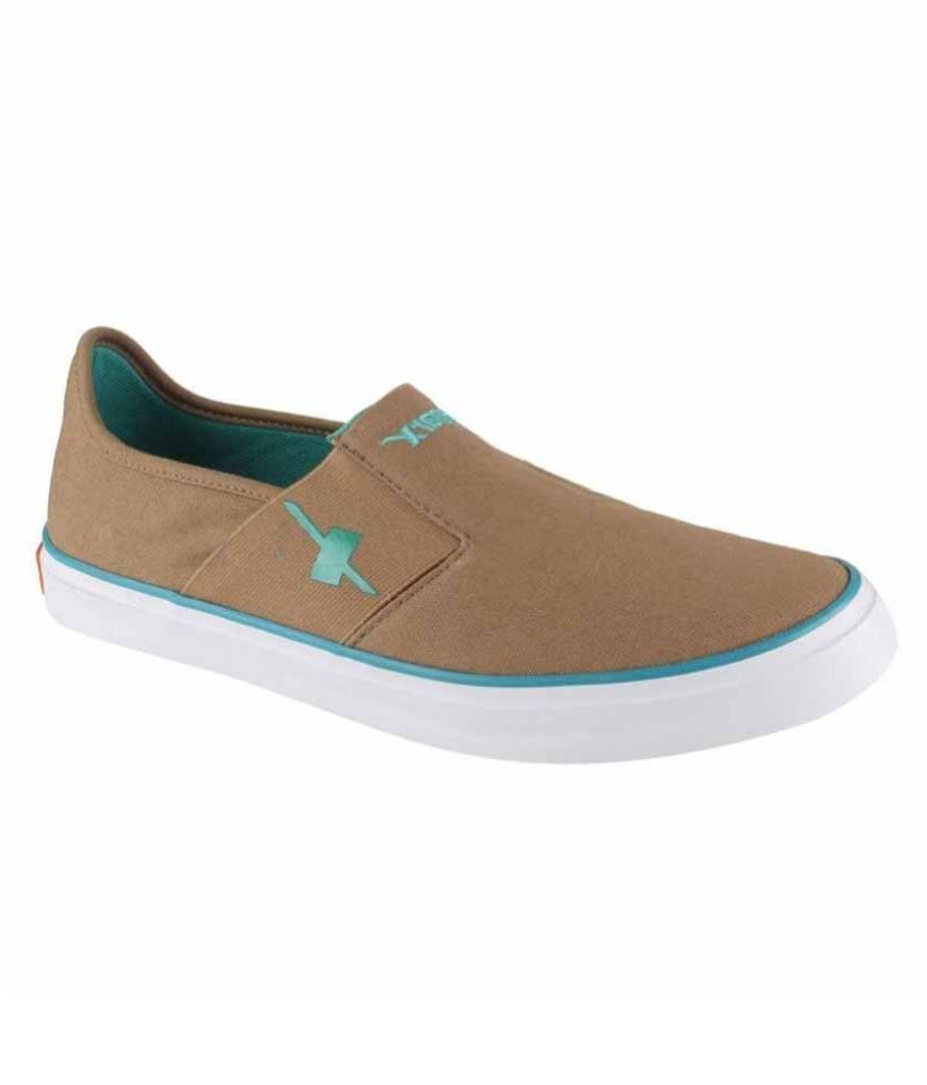 khaki canvas pumps