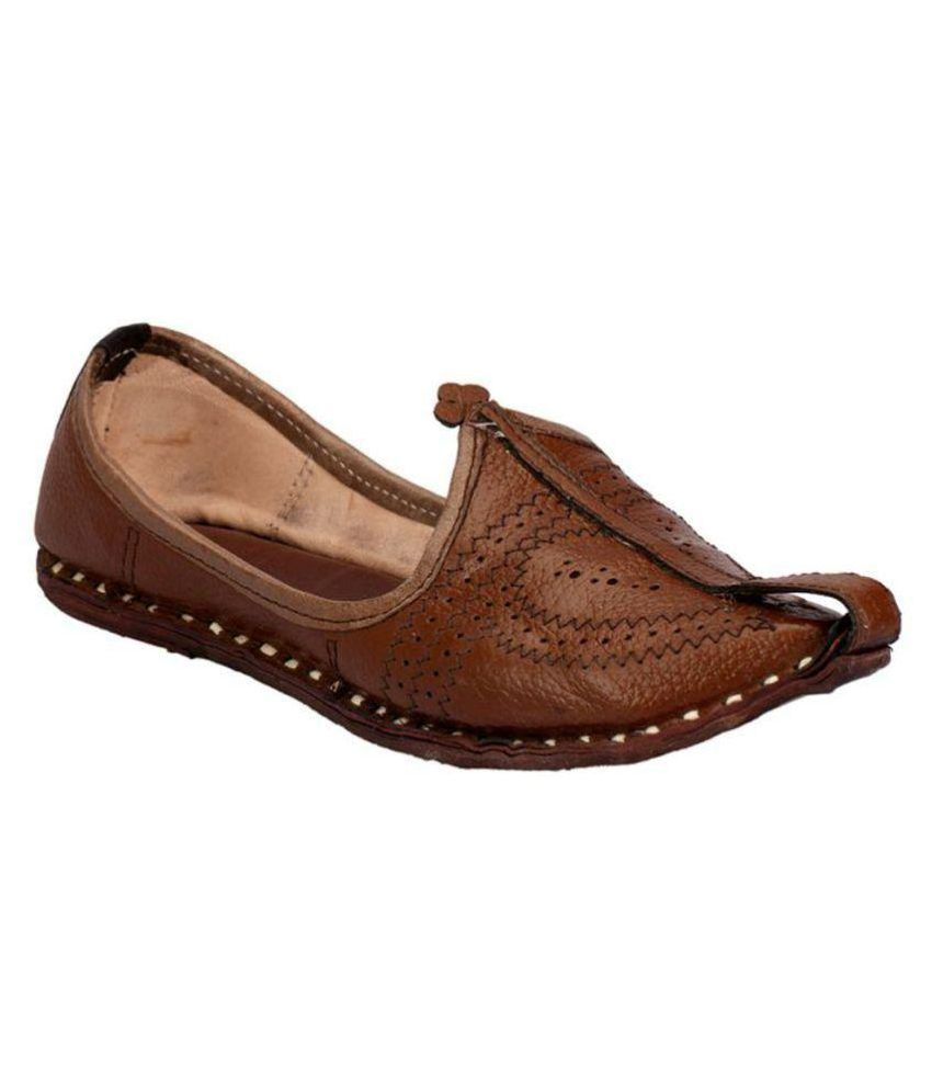 brown leather mojari