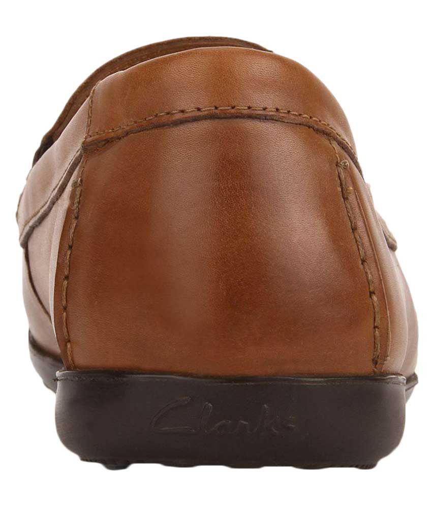 clarks tan shoes
