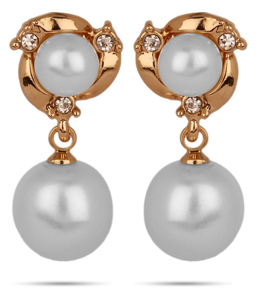 white drop earrings        
        <figure class=